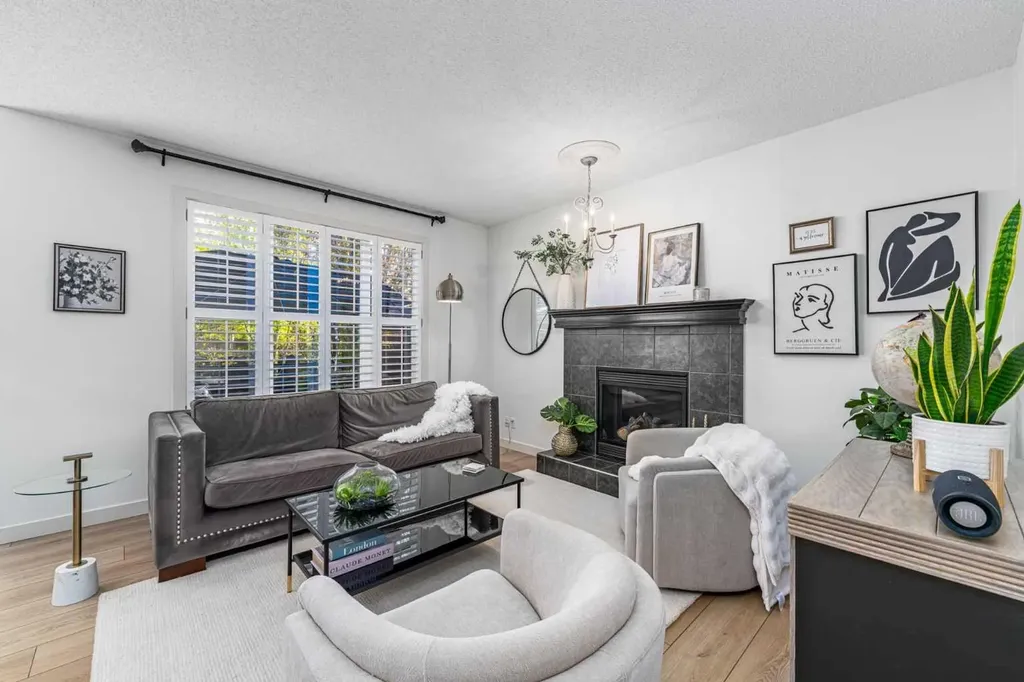 77 Everbrook Drive SW Calgary AB T2Y 0A4