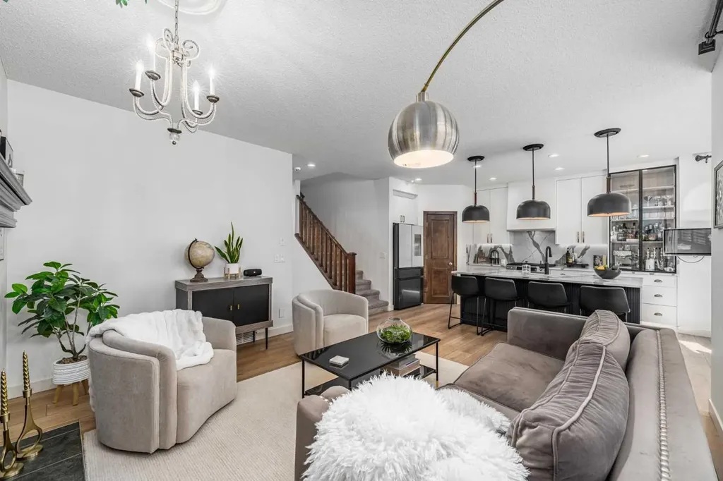 77 Everbrook Drive SW Calgary AB T2Y 0A4