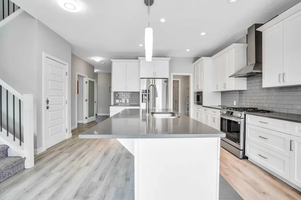 14 Evansfield Green NW Calgary AB T3P 1J9
