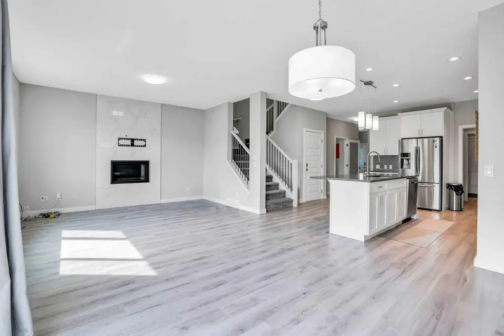14 Evansfield Green NW Calgary AB T3P 1J9