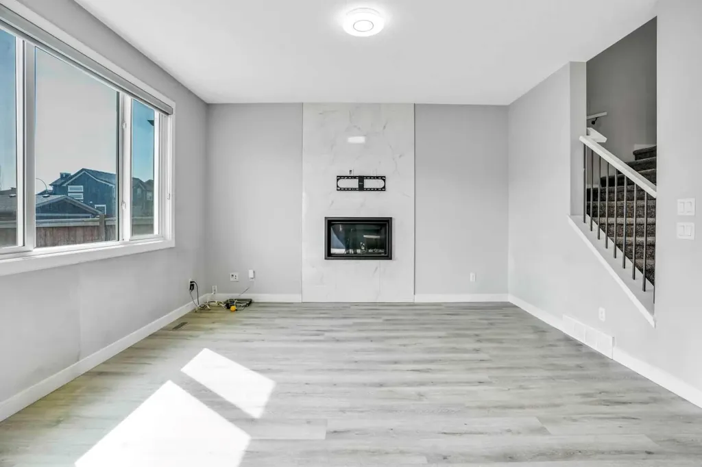14 Evansfield Green NW Calgary AB T3P 1J9