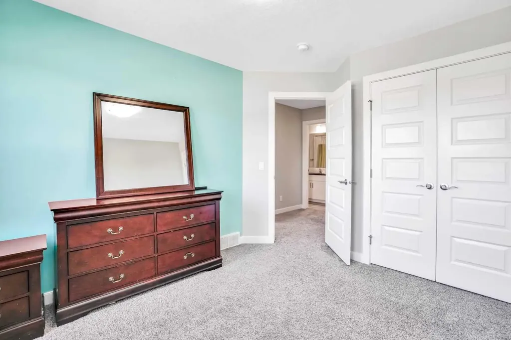 14 Evansfield Green NW Calgary AB T3P 1J9