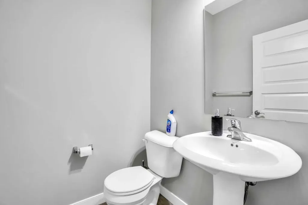 14 Evansfield Green NW Calgary AB T3P 1J9