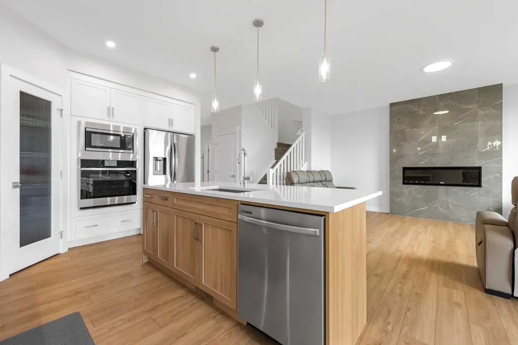 418 Hotchkiss Manor SE Calgary AB T3S0J9