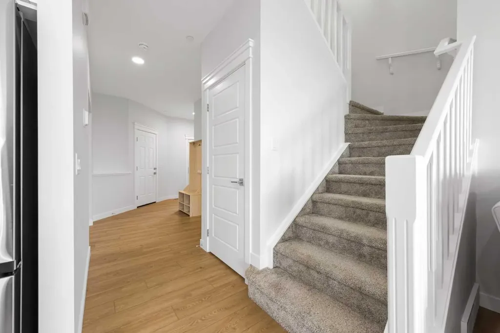418 Hotchkiss Manor SE Calgary AB T3S0J9