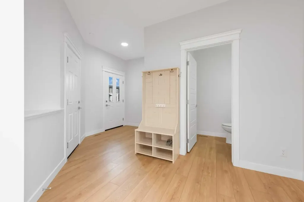 418 Hotchkiss Manor SE Calgary AB T3S0J9