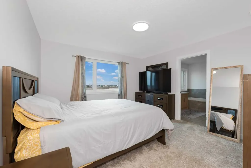 418 Hotchkiss Manor SE Calgary AB T3S0J9