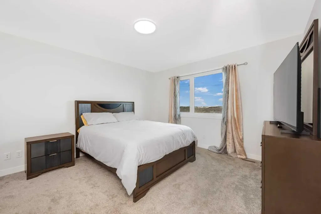 418 Hotchkiss Manor SE Calgary AB T3S0J9