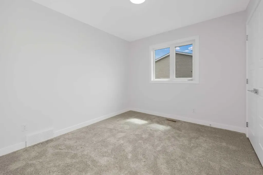 418 Hotchkiss Manor SE Calgary AB T3S0J9