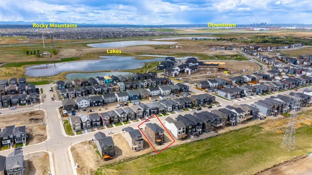 418 Hotchkiss Manor SE Calgary AB T3S0J9
