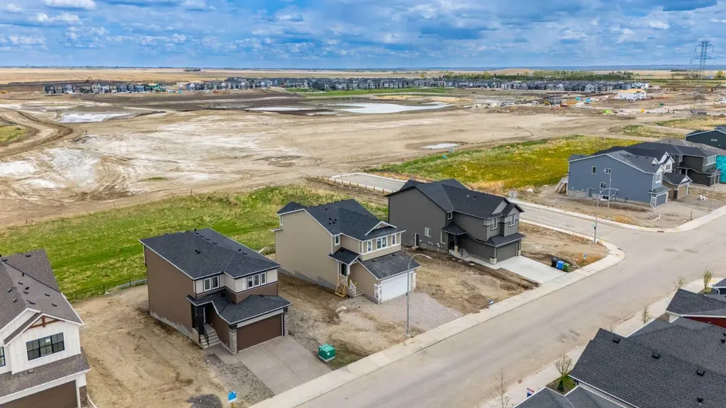 418 Hotchkiss Manor SE Calgary AB T3S0J9