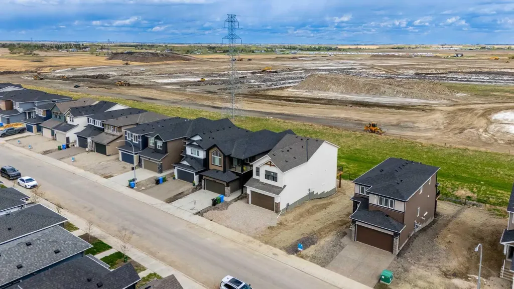 418 Hotchkiss Manor SE Calgary AB T3S0J9