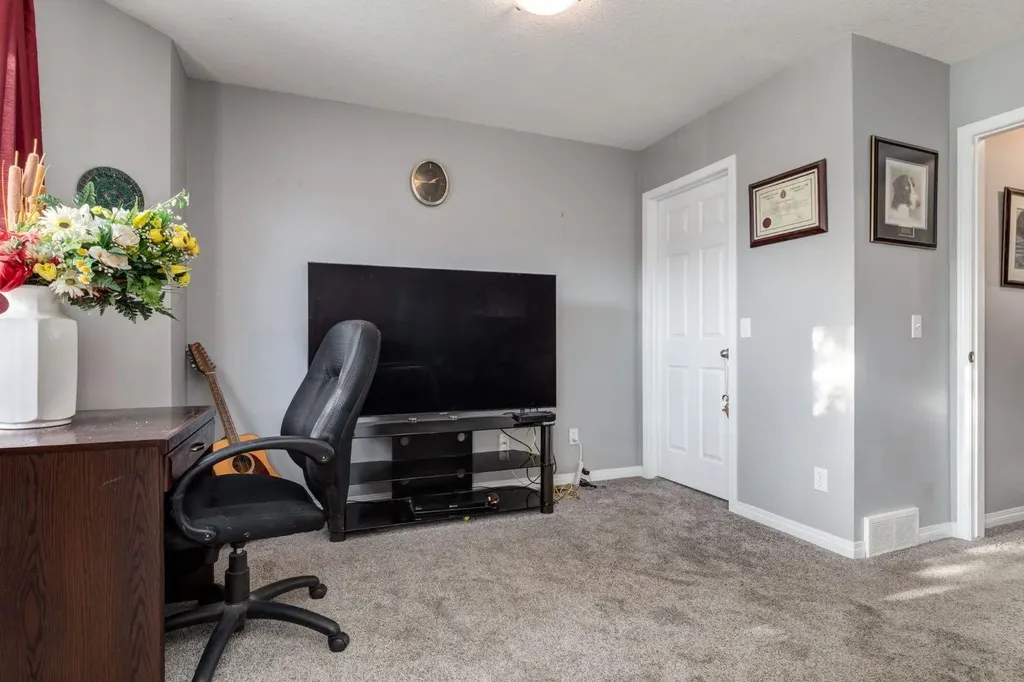 102 Cimarron Trail Okotoks AB T1S2G9