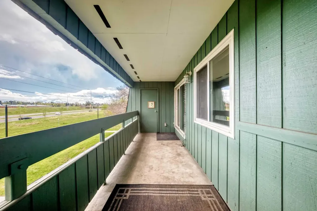 315 Southampton Drive SW Calgary AB T2W 2T6
