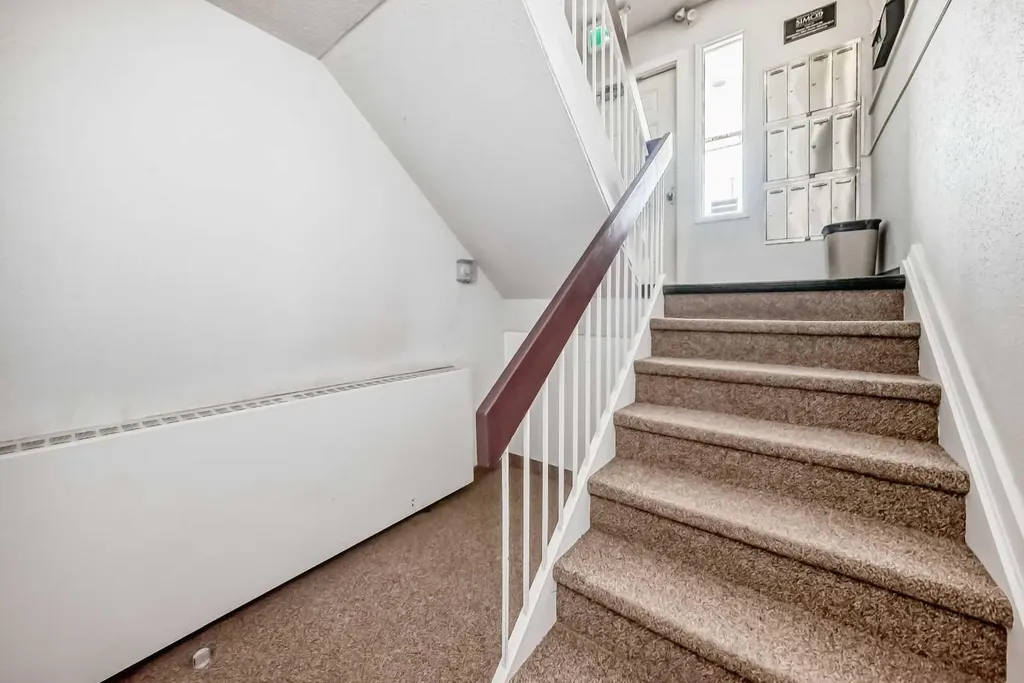 315 Southampton Drive SW Calgary AB T2W 2T6