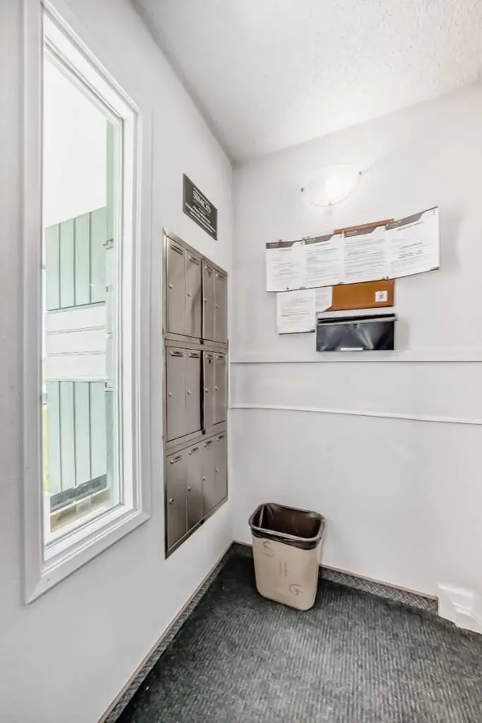 315 Southampton Drive SW Calgary AB T2W 2T6