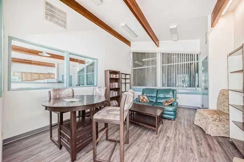 315 Southampton Drive SW Calgary AB T2W 2T6