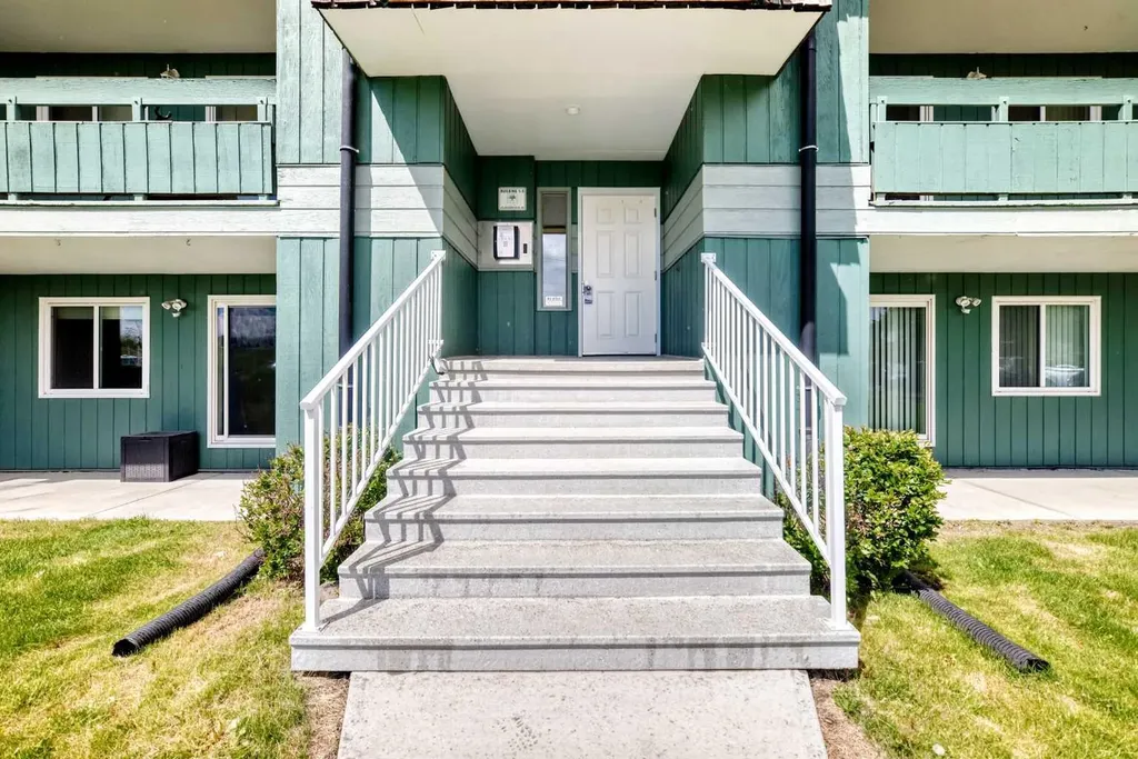 315 Southampton Drive SW Calgary AB T2W 2T6