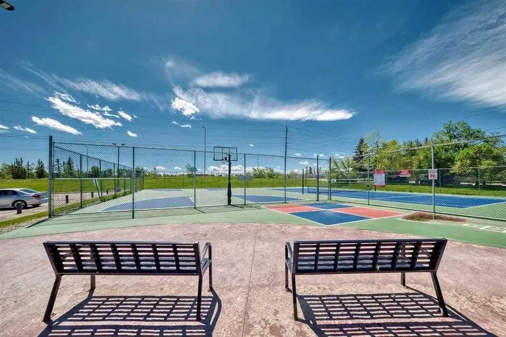 315 Southampton Drive SW Calgary AB T2W 2T6