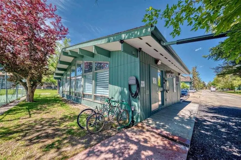315 Southampton Drive SW Calgary AB T2W 2T6
