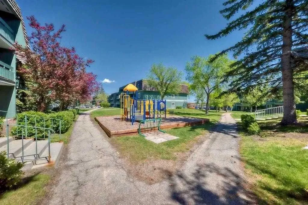 315 Southampton Drive SW Calgary AB T2W 2T6