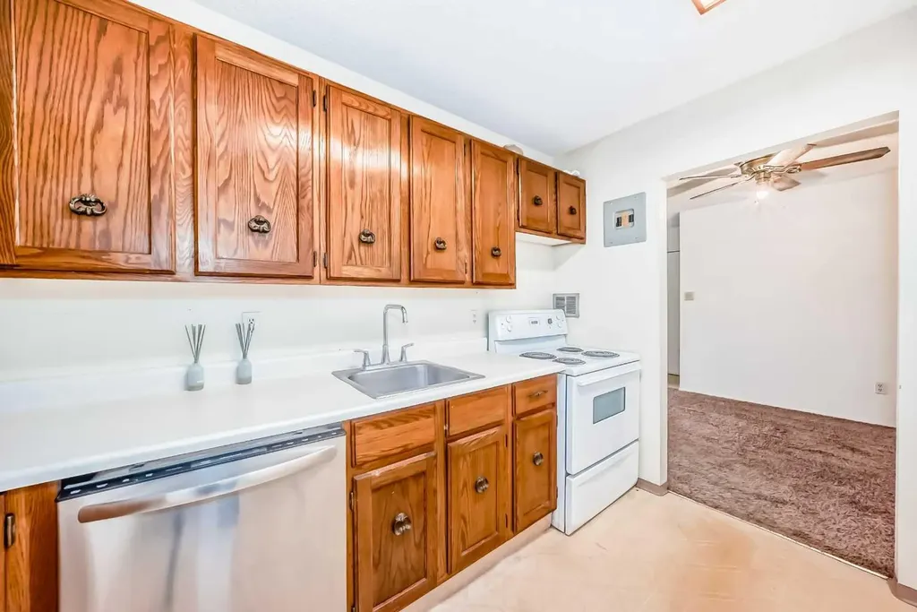 315 Southampton Drive SW Calgary AB T2W 2T6