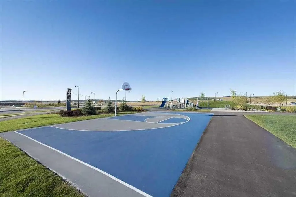 16 Yorkville Landing SW Calgary AB T2X 5N8