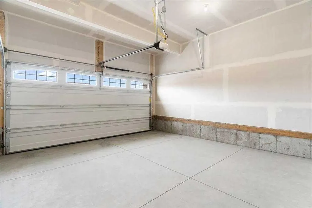 16 Yorkville Landing SW Calgary AB T2X 5N8