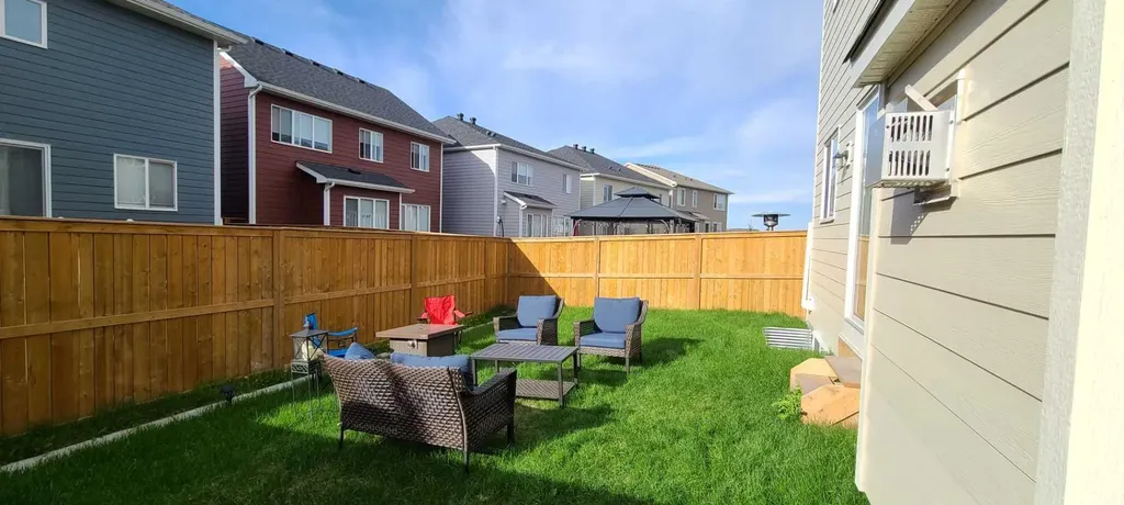16 Yorkville Landing SW Calgary AB T2X 5N8