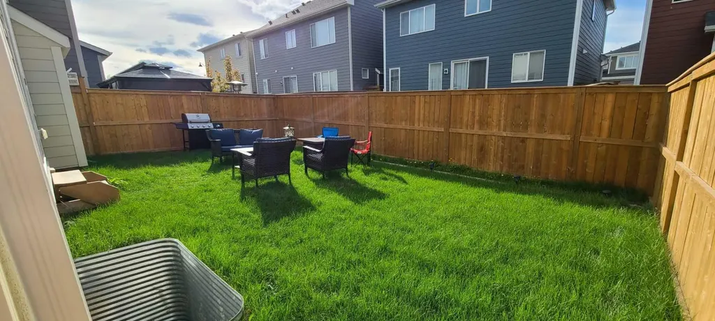 16 Yorkville Landing SW Calgary AB T2X 5N8