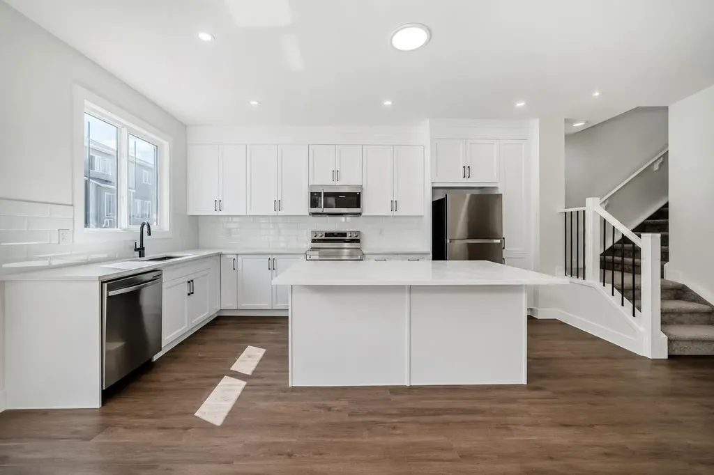 16 Yorkville Landing SW Calgary AB T2X 5N8