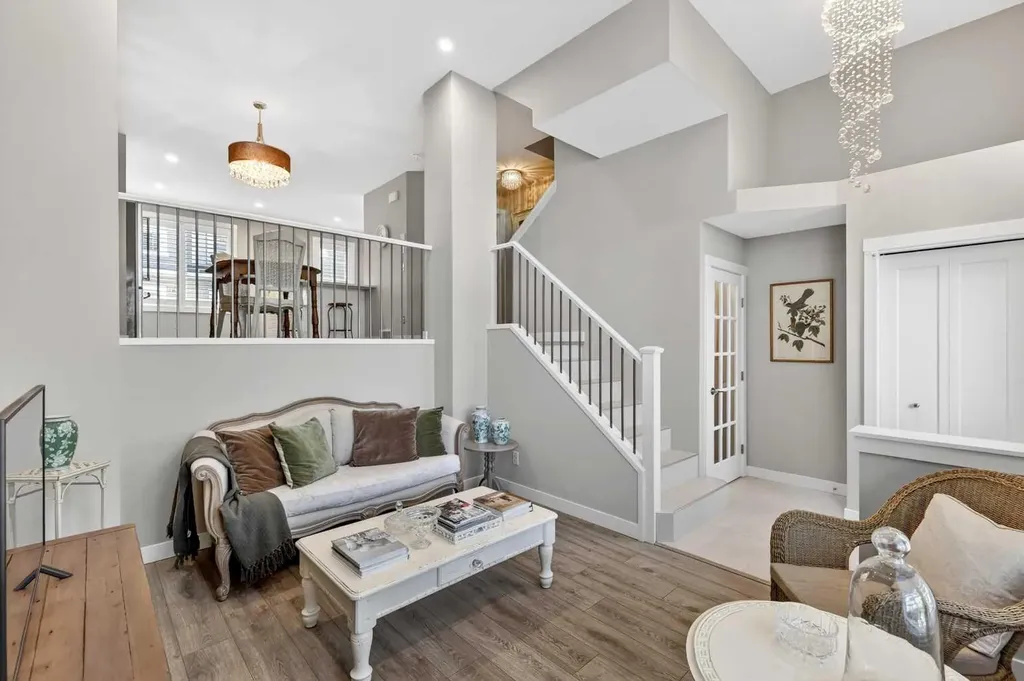 814 Cranbrook Walk SE Calgary AB T3M 2V5