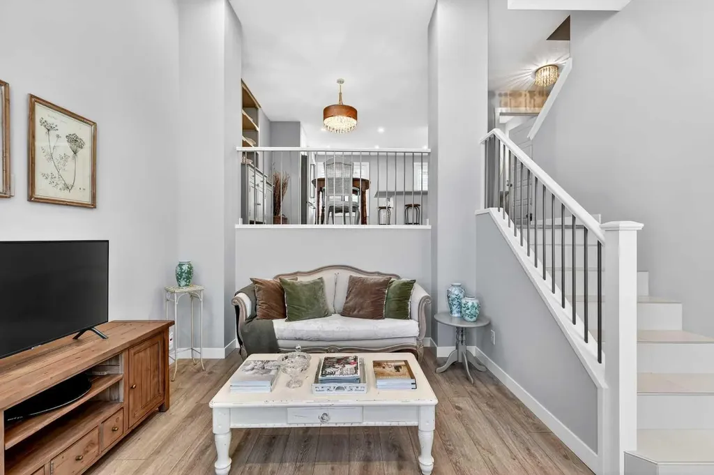 814 Cranbrook Walk SE Calgary AB T3M 2V5