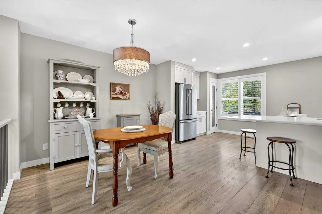 814 Cranbrook Walk SE Calgary AB T3M 2V5