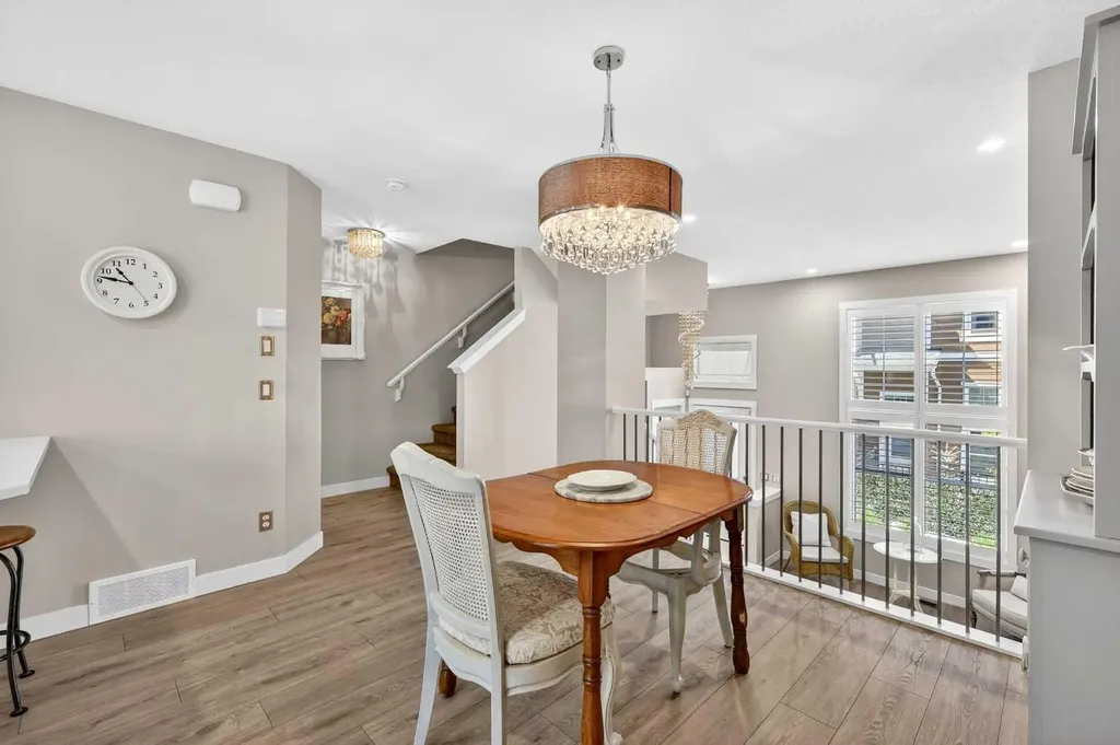 814 Cranbrook Walk SE Calgary AB T3M 2V5