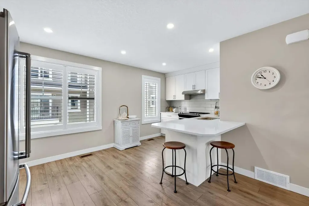 814 Cranbrook Walk SE Calgary AB T3M 2V5