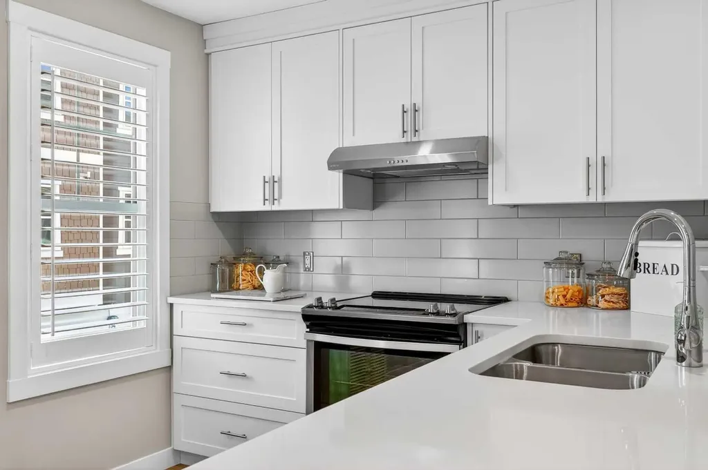 814 Cranbrook Walk SE Calgary AB T3M 2V5