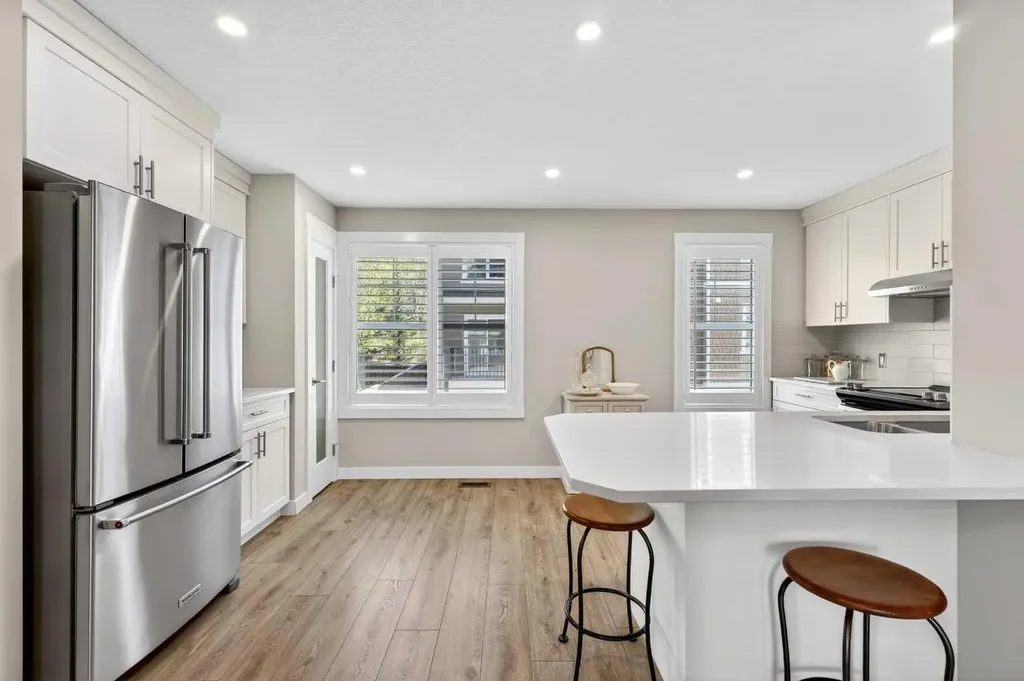 814 Cranbrook Walk SE Calgary AB T3M 2V5