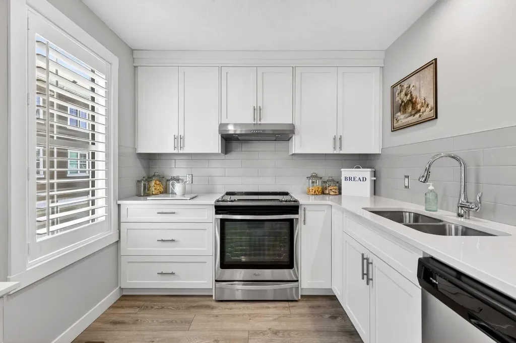 814 Cranbrook Walk SE Calgary AB T3M 2V5