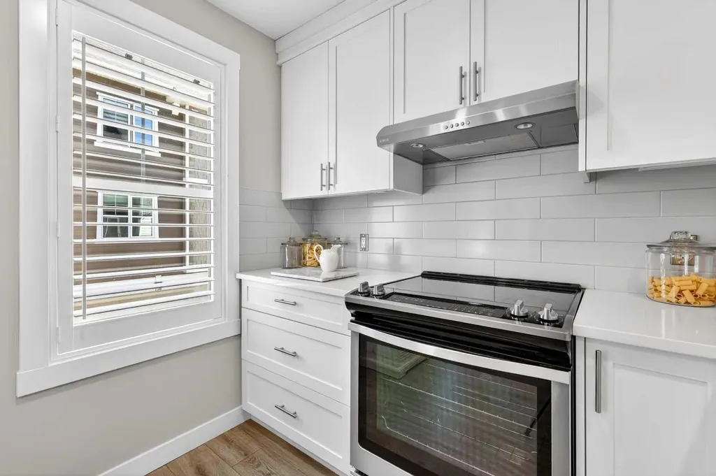 814 Cranbrook Walk SE Calgary AB T3M 2V5