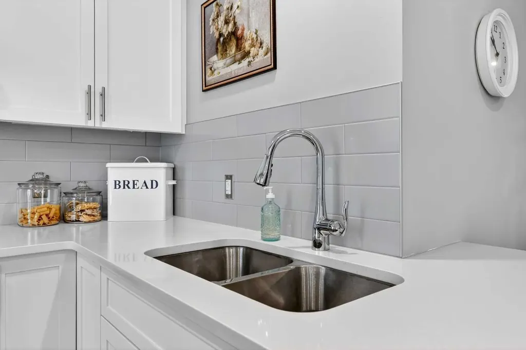 814 Cranbrook Walk SE Calgary AB T3M 2V5