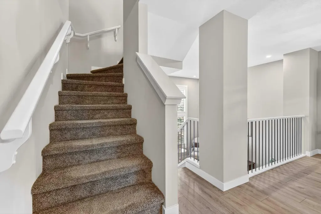 814 Cranbrook Walk SE Calgary AB T3M 2V5