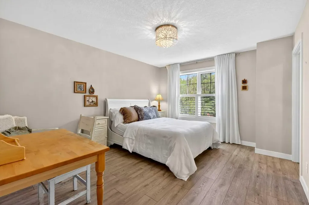 814 Cranbrook Walk SE Calgary AB T3M 2V5
