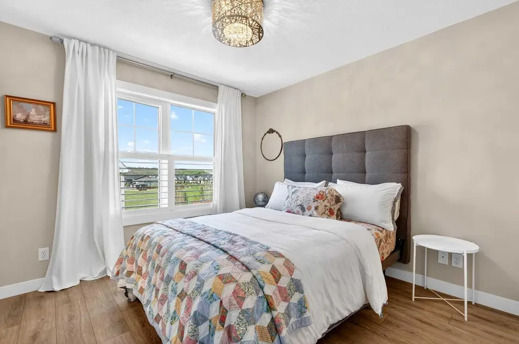814 Cranbrook Walk SE Calgary AB T3M 2V5