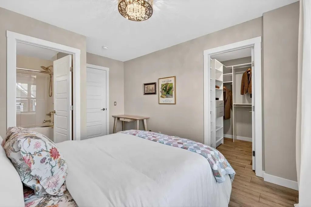 814 Cranbrook Walk SE Calgary AB T3M 2V5