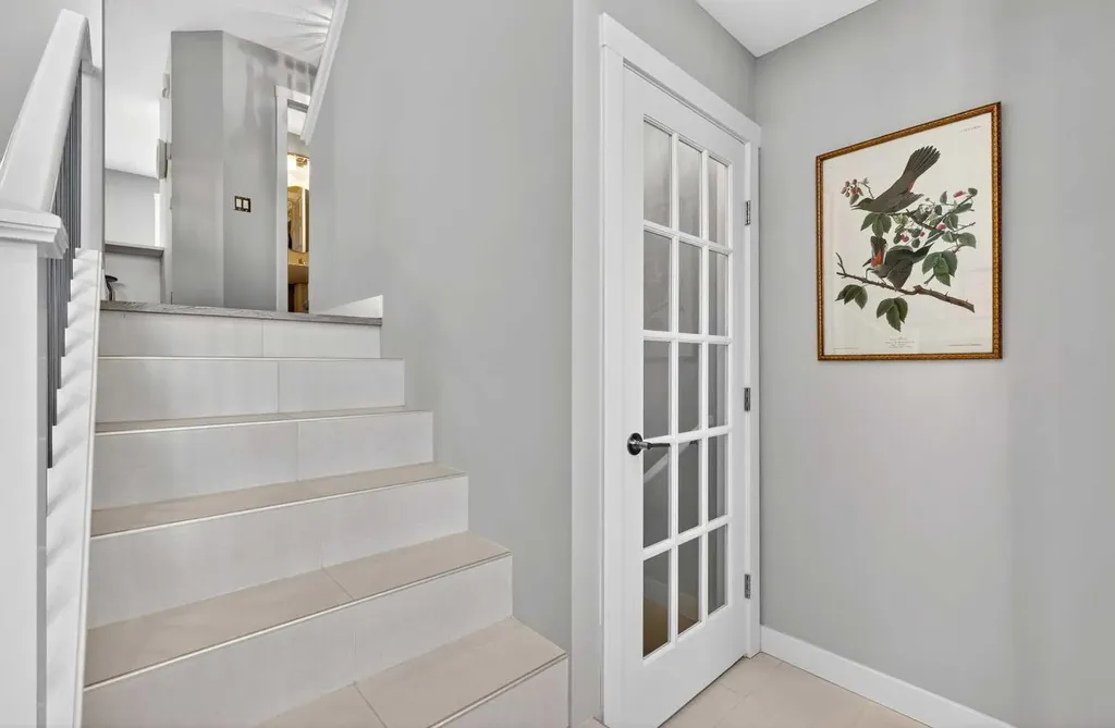 814 Cranbrook Walk SE Calgary AB T3M 2V5