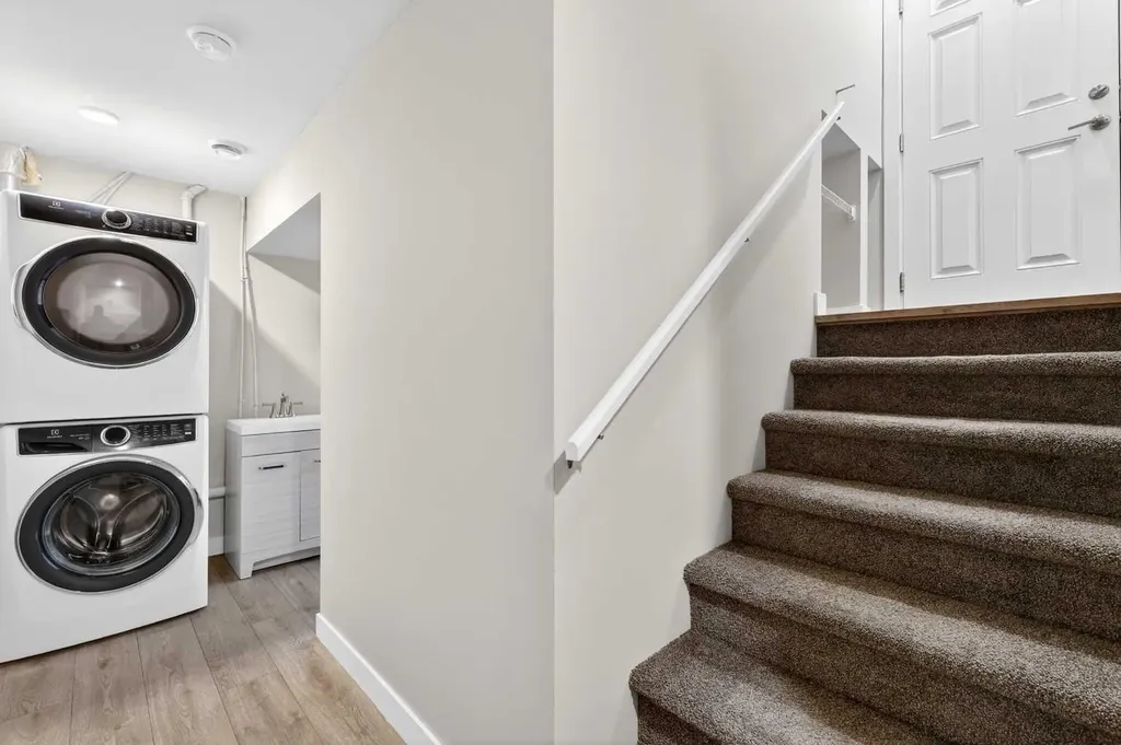 814 Cranbrook Walk SE Calgary AB T3M 2V5