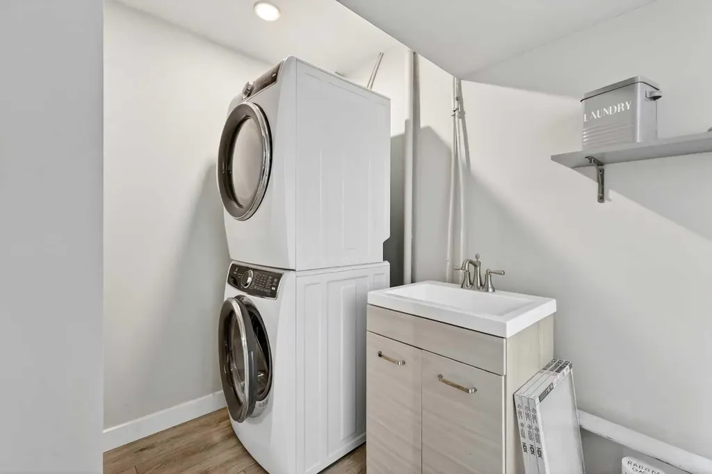 814 Cranbrook Walk SE Calgary AB T3M 2V5