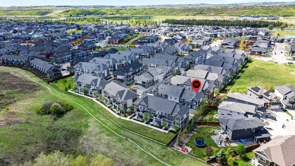 814 Cranbrook Walk SE Calgary AB T3M 2V5