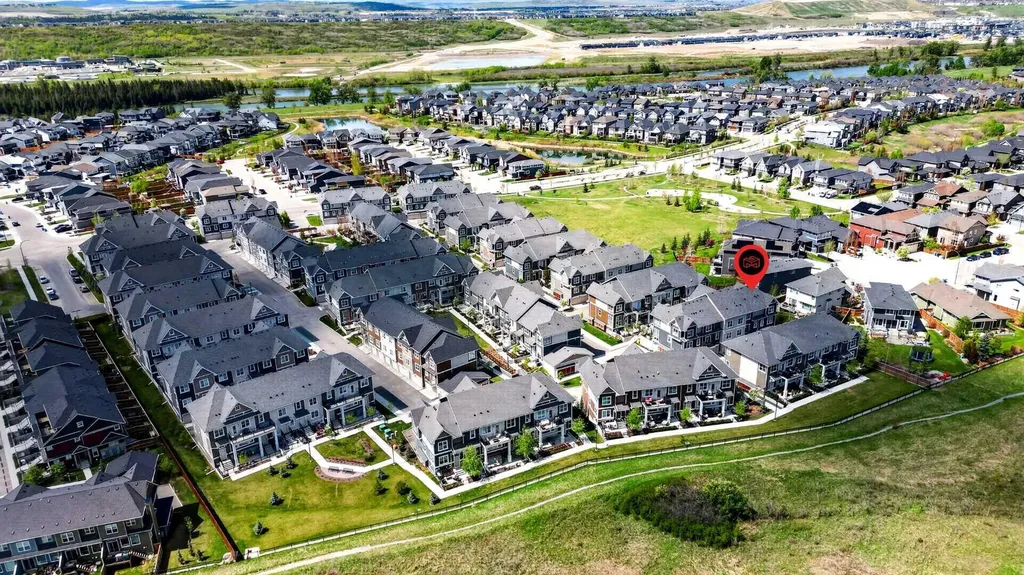 814 Cranbrook Walk SE Calgary AB T3M 2V5